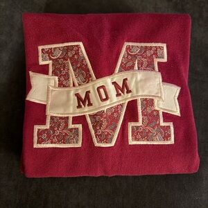 Elegant Red 'Mom' Sweatshirt Vintage Embroidered
